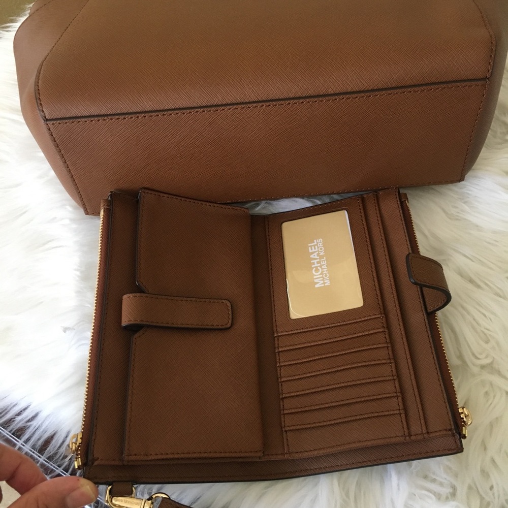 MK LG chain shoulder tote & double zipper wallet - Picture 6 of 8